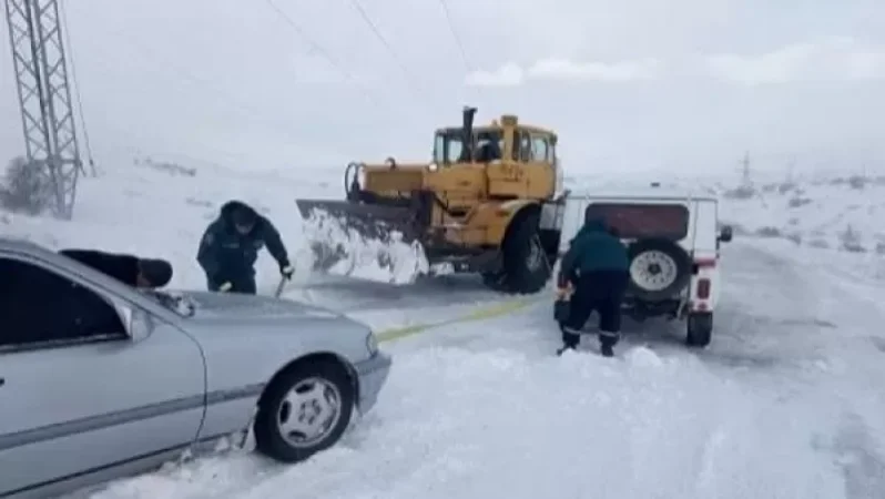 Փրկարարներն արգելափակումից դուրս են բերել 4 ավտոմեքենա