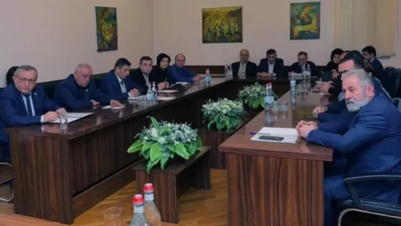 Հայկ Խանումյանը հանդիպել է ԱՀ խորհրդարանականների հետ. քննարկվել են պատերազմի հետևանքով առաջացած տարածքային կառավարման մի շարք խնդիրներ