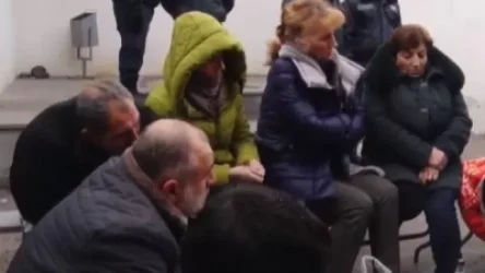 Հայտնի գեներալը, տղաներին օգնության հասնելու փոխարեն նահանջի հրաման է տվել. զինծառայողների ծնողները նստացույց են անում