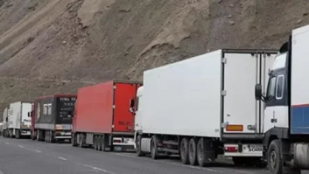 Երևանում ճանապարհը չզիջելու պատճառով վնասել են թուրքական համարանիշներով բեռնատարները. Shamshyan.com