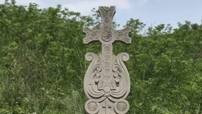 Բերձորի` Արցախյան պատերազմի հուշահամամալիրը, Համբարձման և Աղավնոյի եկեղեցիները չեն տարհանվել