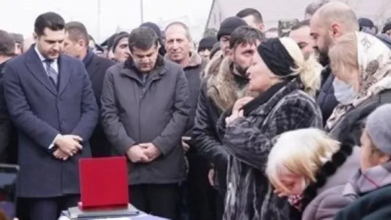 Արայիկ Հարությունյանը  ներկա է եղել զոհված Հակոբ Հարությունյանի հուղարկավորությանը