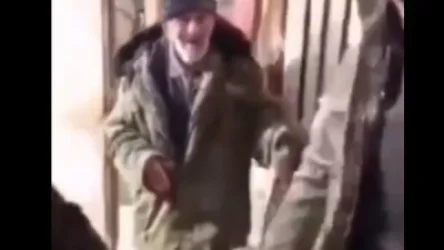 ՏԵՍԱՆՅՈՒԹ. Զինված ադրբեջանցիները ծաղրում և ահաբեկում են հայ ծերունուն