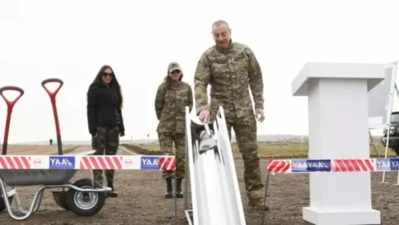 Լուսանկարներ. Ալիևը դրել է Ֆիզուլի-Շուշի ճանապարհահատվածի, ինչպես նաև Ֆիզուլիում օդանավակայանի կառուցման հիմնաքարը