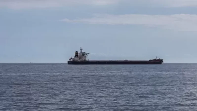 Հսկա լցանավը խրվել է ծանծաղուտի մեջ