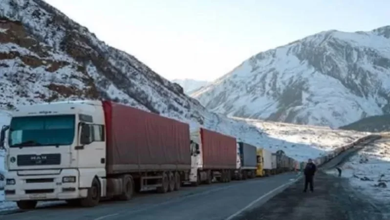 Stepantsminda-Lars Road Closed Due to Avalanche Danger; 340 Trucks Blocked on Russian Side