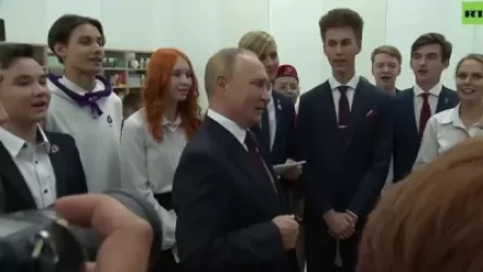 ՏԵՍԱՆՅՈՒԹ. Ինչպես է Պուտինը դպրոցականների հետ երգում Ռուսաստանի հիմնը