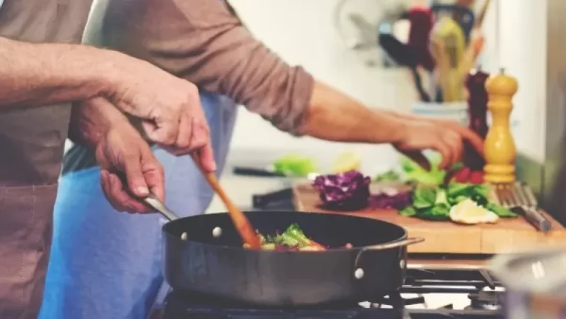 Մեծ Բրիտանիայում կարող է արգելվել ճաշ պատրաստելը մինչև երեկոյան 20:00-ը. Daily Mail