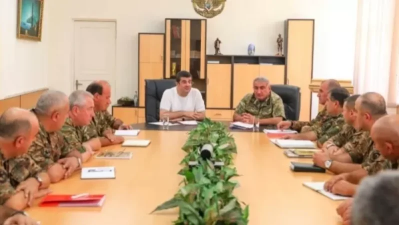 Արցախի նախագահը ՊԲ բարձրաստիճան հրամկազմի հետ խորհրդակցություն է անցկացրել