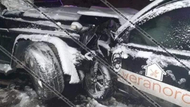 Խոշոր ավտովթար Երևանում. ճակատ-ճակատի բախվել են Mercedes G-ն ու Nissan-ը. բժիշկները պայքարում են վիրավորի կյանքի համար