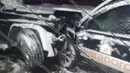 Խոշոր ավտովթար Երևանում. ճակատ-ճակատի բախվել են Mercedes G-ն ու Nissan-ը. բժիշկները պայքարում են վիրավորի կյանքի համար