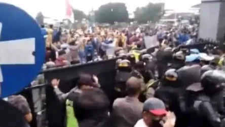 ՏԵՍԱՆՅՈՒԹ․ Ինդոնեզիայում արհմիությունները հազարավոր աշխատողների են դուրս բերել խոշոր քաղաքների փողոցներ