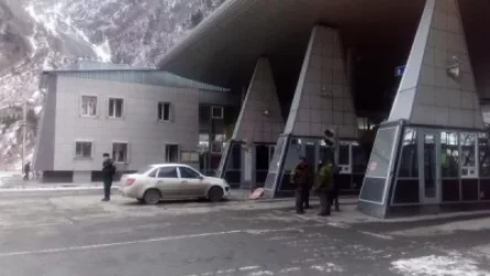 Սյունիքի մարզի ճանապարհները դժվարանցանելի են. Լարսի ռուսական կողմում կա կուտակված 820 բեռնատար ավտոմեքենա