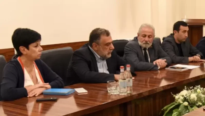 «Մինչև Արցախի հարցը չլուծվի, ոչ մի տեղ չեմ գնա». Ռուբեն Վարդանյանը Արցախի ԱԺ-ում է