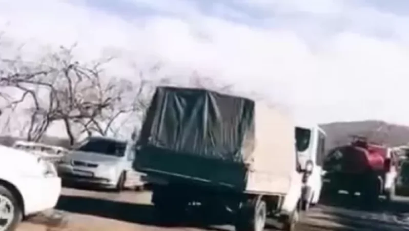 VIDEO: Armenians' 'Warm' Greeting to Azerbaijani Vehicles Passing Through the Red Market-Shushi Road