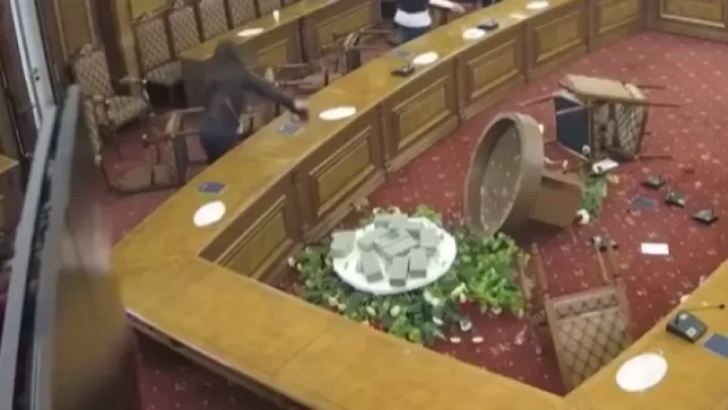 Կառավարություն ներխուժած անձինք հափշտակել են նաև վարչապետի դիվանագիտական անձնագիրը. այն չեղարկվել է. Նաղդալյան