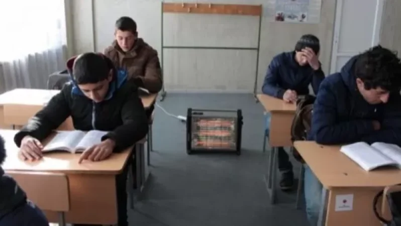 Some Schools Conduct Classes in 8-13°C Conditions; Administrative Proceedings Initiated