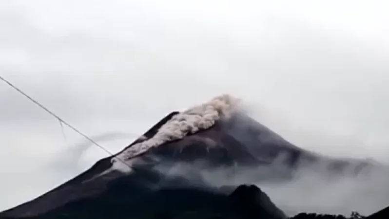 VIDEO: Volcano Erupts on Java Island