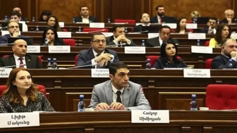 «Իմ քայլը» խմբակցությունում խուճապ է. Հակոբ Սիմիդյանին ղեկավար չեն տեսնում. «Ժողովուրդ»