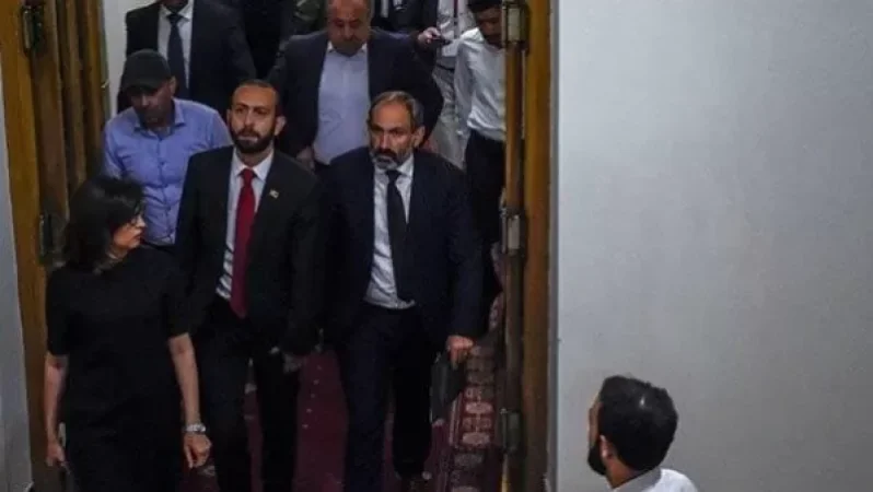 Շուրջ 6 ժամ ՔՊ-ականները պատերազմի հավանականության հարցն են քննարկվել․ նոր մանրամասներ.  «Հրապարակ»