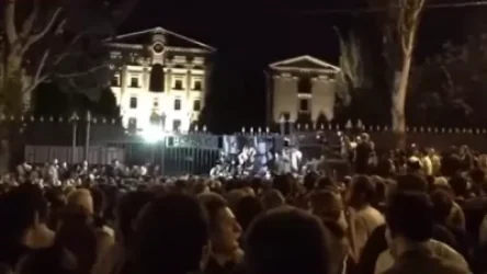 ՏԵՍԱՆՅՈՒԹ. Ակցիայի մասնակիցները 1 ժամ տվեցին ՔՊ-ականներին՝ անվստահություն հայտնելու փաստաթուղթը ստորագրելու համար