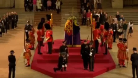 ՏԵՍԱՆՅՈՒԹ․ Թագավորական գվարդիայի աշխատակիցն ուշագնաց է եղել Եղիսաբեթ II-ի դագաղի մոտ