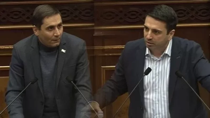 Վատ լուր ունեմ ձեզ համար՝ չի պրծել ու չի պրծնելու, մինչև ժողովուրդն իր մեջքը չուղղի, չի պրծնելու. Աբովյանը՝ Սիմոնյանին