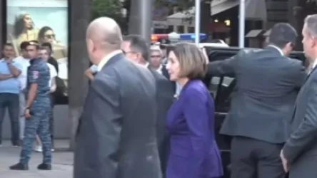 Փելոսին հանդիպում է խորհրդարանական ընդդիմության ներկայացուցիչների հետ