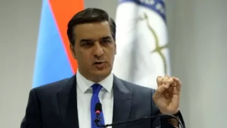 Sticker-ներում օգտագործվել են վայրագությունների լուսանկարներ. Թաթոյանն ահազանգում է