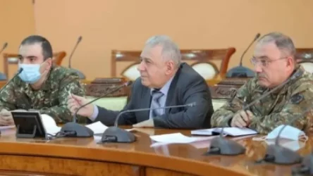 ՊՆ նախարարը հանդիպել է անհայտ կորած զինծառայողների հարազատների հետ