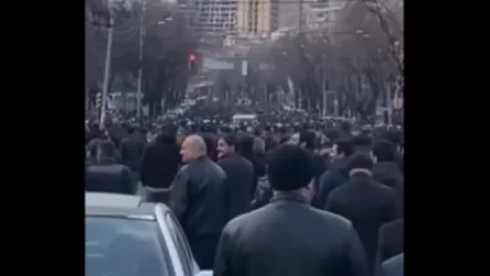 ՏԵՍԱՆՅՈՒԹ. «Հայաստանն առանց Նիկոլ». ցուցարարները շարժվեցին դեպի Ազգային ժողով