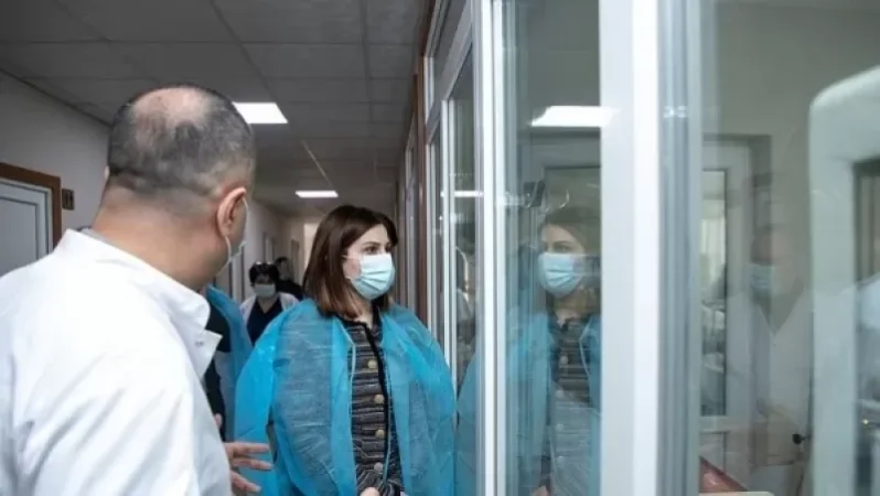 Առողջապահության նախարարը «Արմենիա» ԲԿ-ում տեսակցել է վիրավոր զինվորի