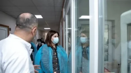 Առողջապահության նախարարը «Արմենիա» ԲԿ-ում տեսակցել է վիրավոր զինվորի