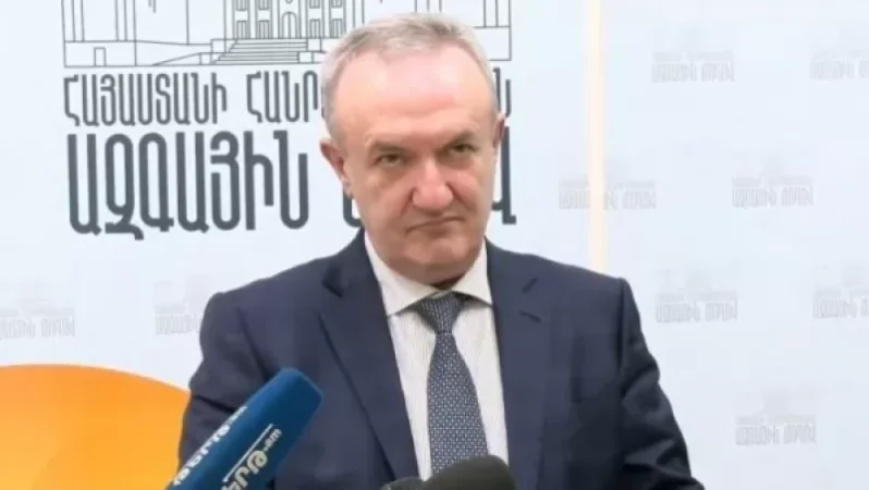 Դա բացարձակ հետաքրքիր չի. նախարարը տեղյակ չէ, թե  Աբովյանի տնօրենը հանդիսանում է Ռոմանոս Պետրոսյանի կնոջ ընկերուհին