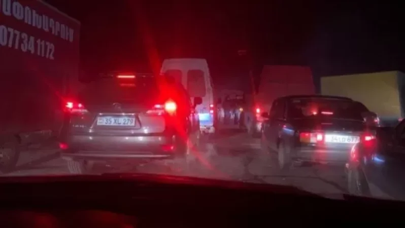 Գյումրիից սկսած` տասնյակ կիլոմետրեր ձգվող մեքենաների խցանումներ են. Վ. Թումասյան