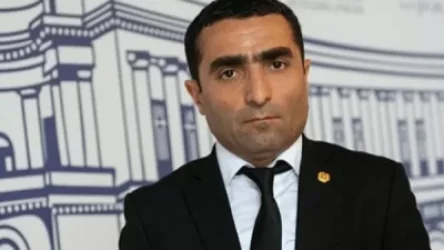 Ռոմանոս Պետրոսյանի անունից ասել է. «Լավ ձեւով դիմումդ գրի գնա, թե չէ՝ ամեն ինչ կանենք, որ դատվես». «168 ժամ»