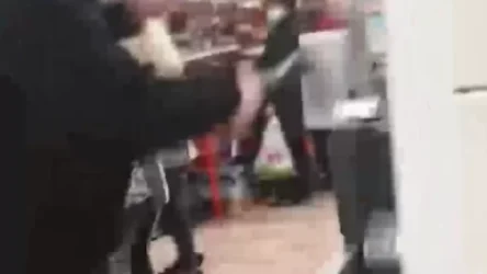 ՏԵՍԱՆՅՈՒԹ. Տղամարդը կացնով ջարդուփշուր է անում սուպերմարկետը. պատճառը դիմակն էր