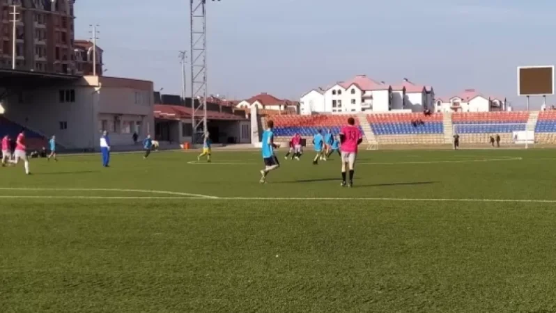 Արցախցի ֆուտբոլիստներն ընկերական խաղ են անցկացրել ռուս խաղաղապահների հետ