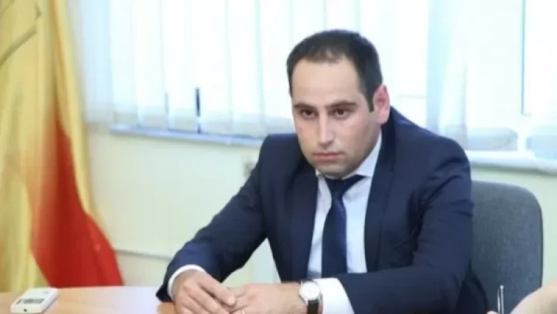 Վազգեն Մանուկյանին ասեք խելք հավաքի. Արմավիրի քաղաքապետ