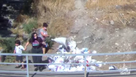 ՏԵՍԱՆՅՈՒԹ. Երևանի Լեո փողոցում բնակիչներն աղբը թափում են հենց իրենց տների կողքին