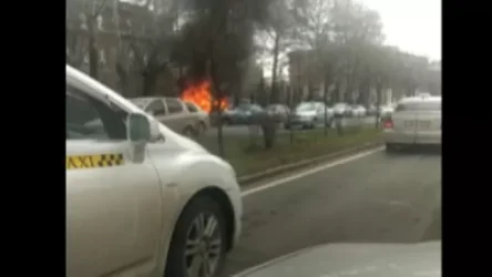 ՏԵՍԱՆՅՈՒԹ. Քիչ առաջ  Երևանի Աբովյան փողոցում մեքենա է այրվել