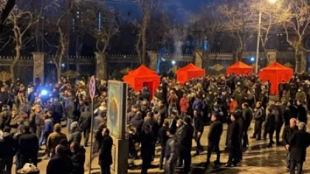 Մենք գիշերելու ենք Բաղրամյան պողոտայում, միացիր մեզ. Իշխան Սաղաթելյան