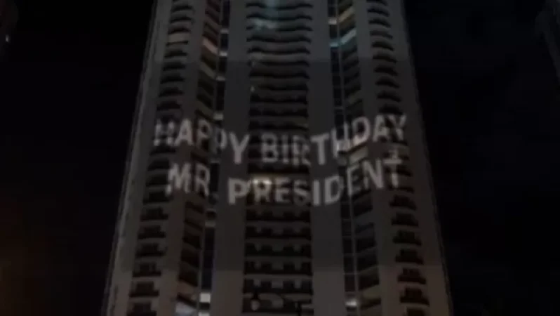 Ծնունդդ շնորհավոր, պարո՛ն նախագահ․ Մայամիի հայտնի շենքերից մեկի վրա Պուտինի 70-ամյակին նվիրված շնորհավորանք է գրվել