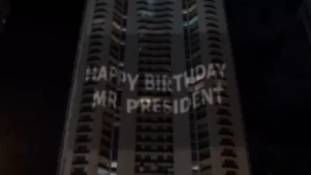 Ծնունդդ շնորհավոր, պարո՛ն նախագահ․ Մայամիի հայտնի շենքերից մեկի վրա Պուտինի 70-ամյակին նվիրված շնորհավորանք է գրվել