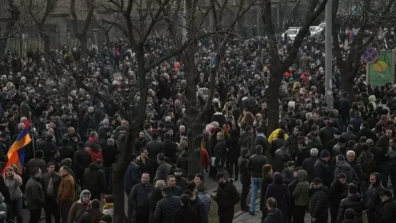 Բաղրամյան պողոտայում հանրահավաքն ընդմիջվեց 1 ժամով. ընդդիմադիրները սպասում են նախագահի որոշմանը