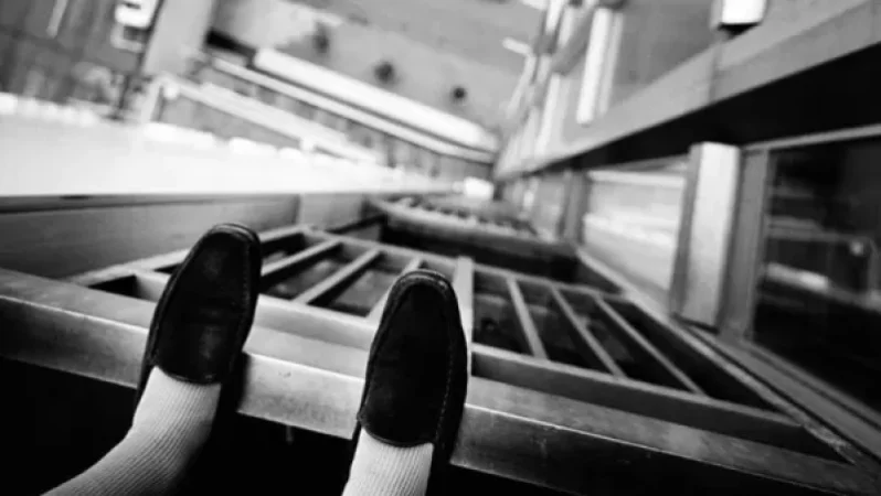 Բաքվում երկու աղջիկներ ցած են նետվել շենքի տանիքից