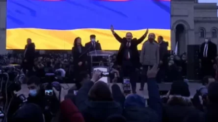 Նիկոլ Փաշինյանը հանրահավաքին ներկայացավ ընտանյոք հանդերձ