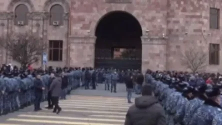 Հսկայաթիվ ոստիկանական ուժեր՝ Հանրապետության հրապարակում