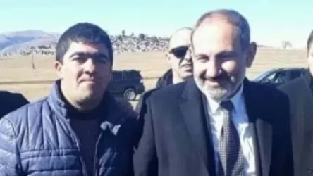 Փաշինյանի հրաժարականը պահանջած համայնքապետի փոխարեն վարչապետը ԺՊ է նշանակել «Վերջ թավիշին» կարգախոսով երիտասարդին