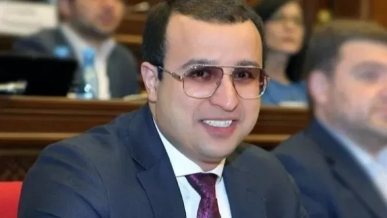 Հայկ Սարգսյանը մեկնել է Իրան. չի բացառվում, որ նրա այցը Թեհրան կապ ունի կորած «Բոինգ» ինքնաթիռի առեղծվածի հետ. «Ժողովուրդ»